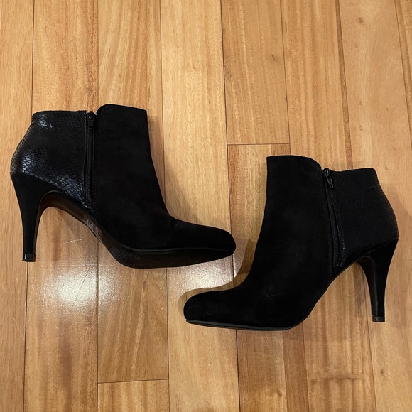 Express Ankle Boots - Picture 3 of 10